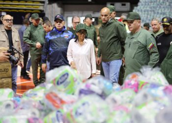 Gobierno Bolivariano despliega centro de acopio principal en La Guaira para atender a familias afectadas por las lluvias