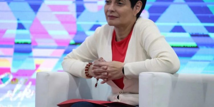 Ministra Jiménez: «La misión docente va más allá del aula»