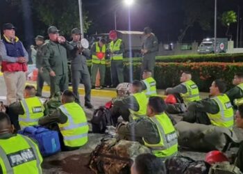 FANB mantiene activo despliegue logístico y sanitario para atender emergencia en La Guaira