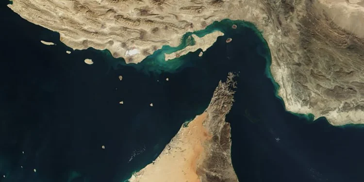 Irán anuncia el cierre total del Estrecho de Ormuz tras escalada militar con EE.UU