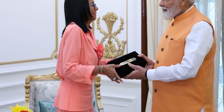 Presidenta (E) sostiene encuentro de alto nivel con el primer ministro Narendra Modi en Hyderabad House 1 Presidenta (E) sostiene encuentro de alto nivel con el primer ministro Narendra Modi en Hyderabad House