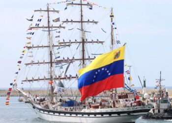 El Buque Escuela Simón Bolívar retoma su ruta hacia Venezuela