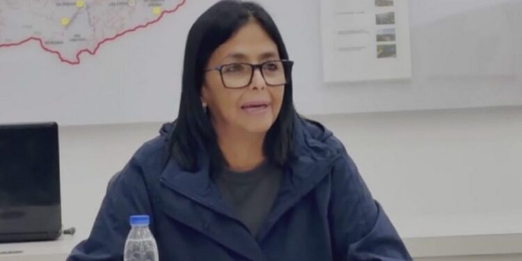Presidenta (E) Delcy Rodríguez supervisa labores de rescate en La Guaira y solicita colaboración ciudadana para no obstaculizar las operaciones