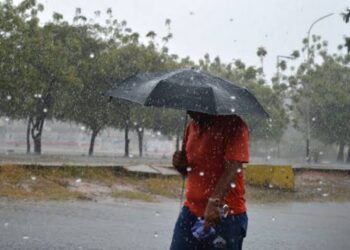 Inameh advierte sobre paso de onda tropical número 20