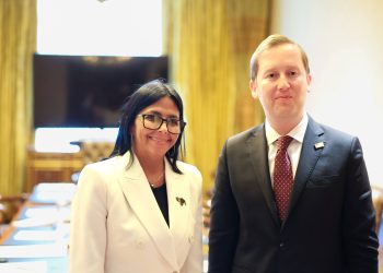 Presidenta encargada de Venezuela sostiene encuentro de cortesía con embajador de EE. UU. en India
