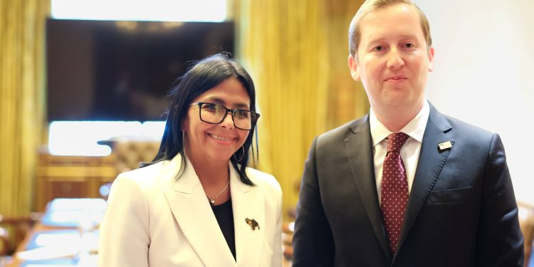 Presidenta encargada de Venezuela sostiene encuentro de cortesía con embajador de EE. UU. en India
