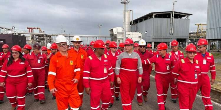 PDVSA y Shell inspeccionan Complejo Operativo Muscar en Monagas para expandir producción de hidrocarburos
