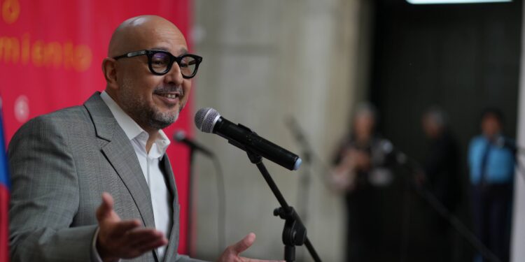Vicepresidente Sectorial de Comunicación y Cultura lidera inauguración de muestra por 50 años de la GAN: «El arte es el recinto del alma viviente de los venezolanos»
