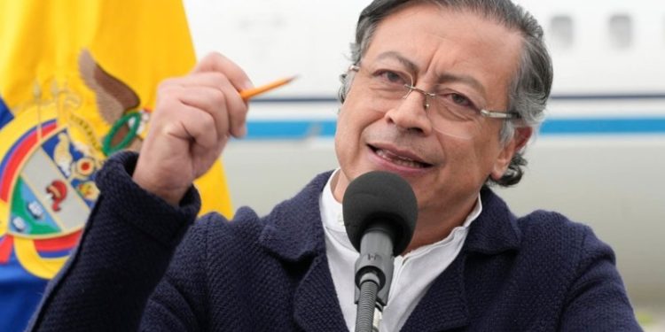 Presidente Petro desconoce resultados de preconteo y exige transparencia en escrutinio oficial