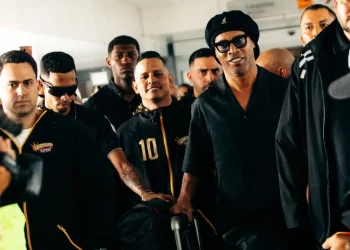 Ronaldinho ya está en Caracas para participar en partido de exhibición de la Liga Monumental