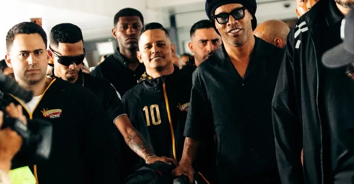 Ronaldinho ya está en Caracas para participar en partido de exhibición de la Liga Monumental