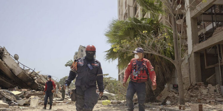 Presidenta (E) Delcy Rodríguez exalta la labor de los equipos de rescate y voluntarios en las zonas devastadas por los terremotos