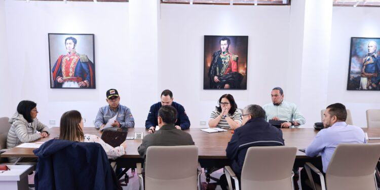 Gobierno Nacional coordina acciones para garantizar el 100% del servicio eléctrico en La Guaira tras sismos