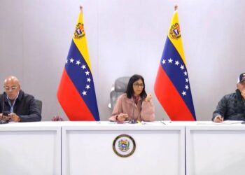 Presidenta (E) Delcy Rodríguez lidera reunión del Estado Mayor para garantizar atención integral a los afectados por sismos