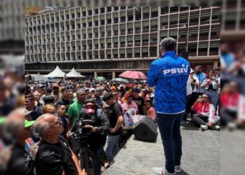 (+Fotos) Poder popular toma la Plaza Caracas en respaldo al presidente Maduro y Cilia Flores
