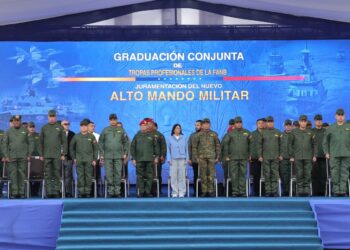 Mandataria nacional encabeza graduación conjunta de tropas profesionales
