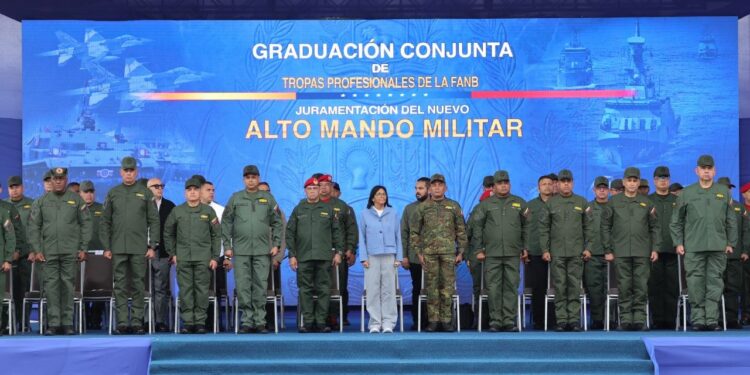 Mandataria nacional encabeza graduación conjunta de tropas profesionales