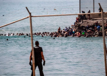 Ceuta vive una jornada de máxima presión migratoria con miles de entradas irregulares desde Marruecos