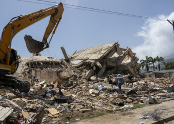 Gobierno nacional dispone once vertederos ecológicos para el traslado de escombros en La Guaira