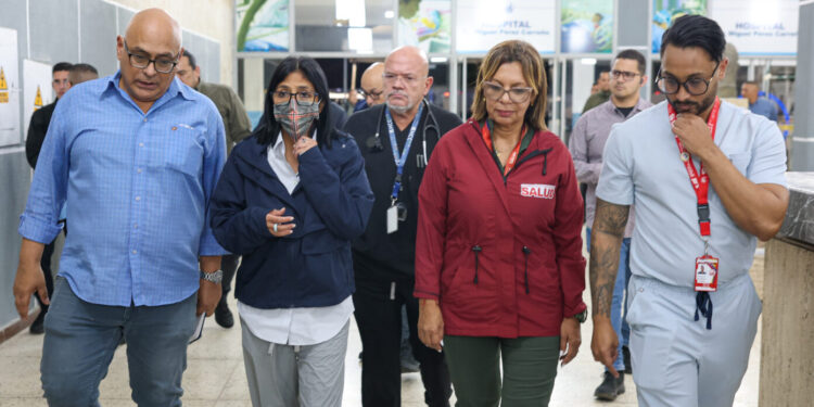 Presidenta (E) Delcy Rodríguez supervisa centros de salud y agiliza respuesta ante emergencia por sismos