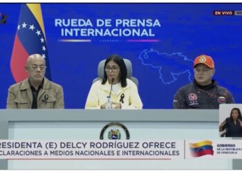 Presidenta (E) Delcy Rodríguez encabeza rueda de prensa internacional tras sismos del 24J
