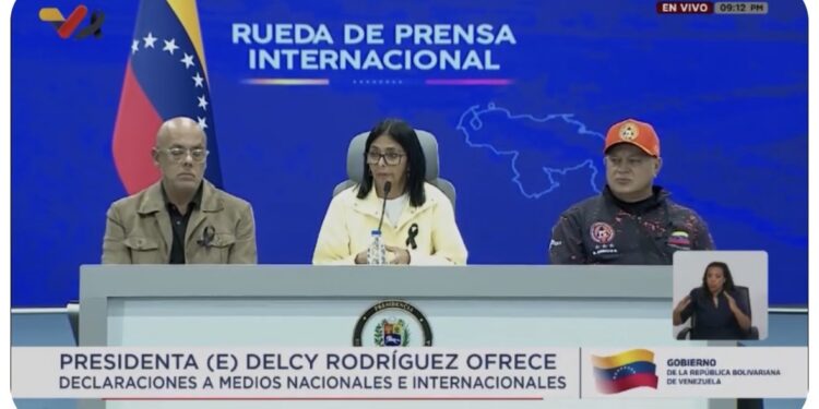 Presidenta (E) Delcy Rodríguez encabeza rueda de prensa internacional tras sismos del 24J