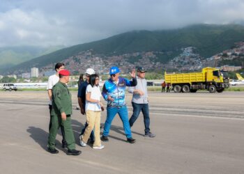 Presidenta (E) Delcy Rodríguez supervisa labores de recuperación en el Aeropuerto Internacional de Maiquetía
