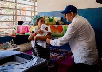 «La vida nace y renace»: Vicepresidente sectorial de Comunicación y Cultura Pérez Pirela destaca la resiliencia en campamentos de Catia La Mar