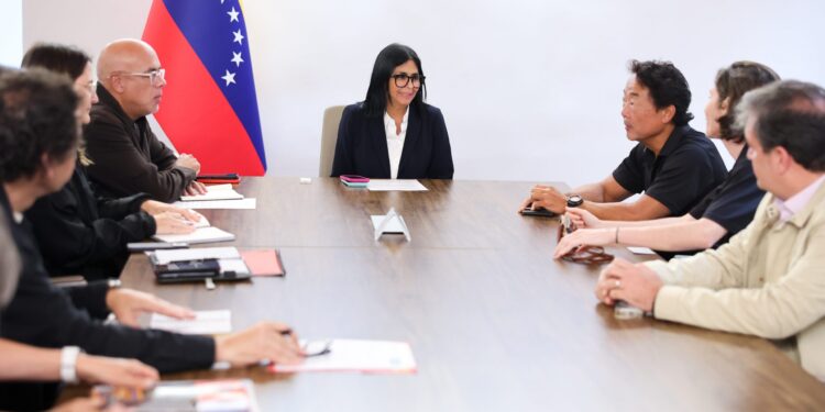 Presidenta (E) Delcy Rodríguez articula planes de habitabilidad y resiliencia urbana con el experto internacional Hideki Miyamoto