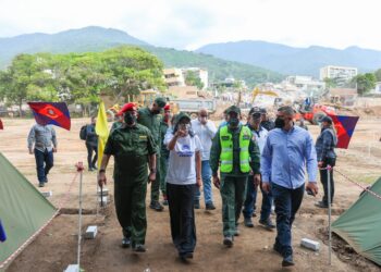 Presidenta (E) Delcy Rodríguez supervisa despliegue de la FANB y atención a zonas afectadas en Caraballeda