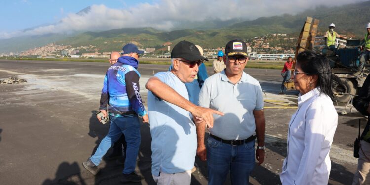 Presidenta Delcy Rodríguez inspecciona avances en la rehabilitación de la pista principal de Maiquetía