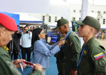 Presidenta Delcy Rodríguez entrega bastón de mando a las nuevas autoridades militares para la defensa integral de la nación