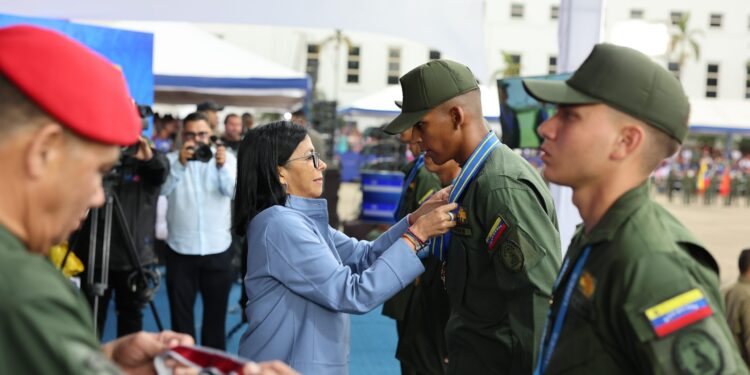 Presidenta Delcy Rodríguez entrega bastón de mando a las nuevas autoridades militares para la defensa integral de la nación