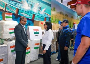Presidenta Encargada Delcy Rodríguez Inspecciona Centro de Acopio de Ayuda Humanitaria en La Carlota 4 Presidenta Encargada Delcy Rodríguez Inspecciona Centro de Acopio de Ayuda Humanitaria en La Carlota