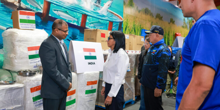 Presidenta Encargada Delcy Rodríguez Inspecciona Centro de Acopio de Ayuda Humanitaria en La Carlota