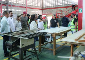 (+Fotos) Presidenta Delcy Rodríguez inspecciona carpintería comunal que produce 700 camas para el Plan «Venezuela Renace»
