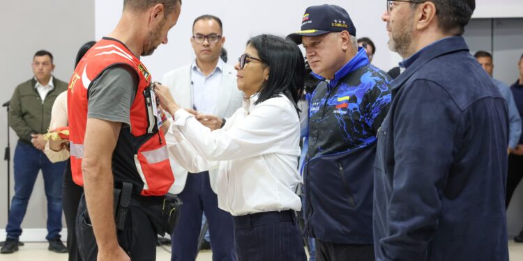 Gobierno Nacional condecora a equipos de rescate de la Unión Europea con la Orden «Héroe de Venezuela»