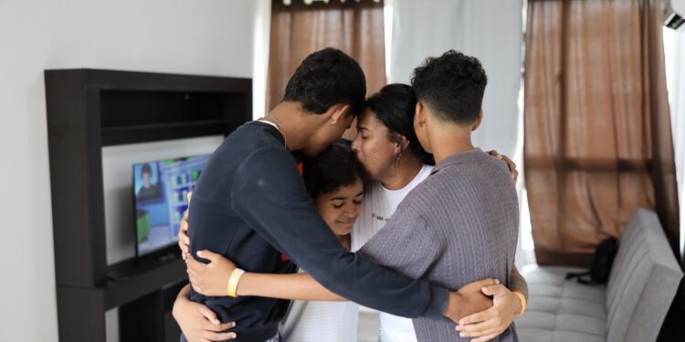 Gobierno Nacional entrega 200 viviendas completamente equipadas a familias afectadas por la contingencia