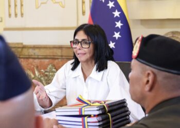 Presidenta Delcy Rodríguez recibe lista de postulados para ascensos militares y resalta el heroísmo de la FANB en emergencia sísmica