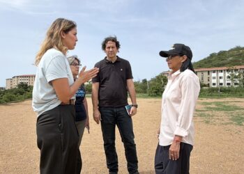 Presidenta Delcy Rodríguez lidera inspección de terrenos en La Guaira para impulsar construcción de 25 mil viviendas antisísmicas
