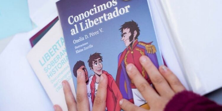 Inicia Plan Nacional de Lectura Bicentenario en campamentos tras doblete sísmico