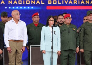 Presidenta (E) Delcy Rodríguez: «La orden la di yo como Comandante en Jefe de nuestra FANB» 9 Presidenta (E) Delcy Rodríguez: «La orden la di yo como Comandante en Jefe de nuestra FANB»