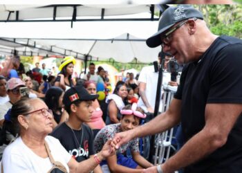 Jorge Rodríguez supervisa atención integral a familias afectadas por sismo en el campamento de Los Caracas
