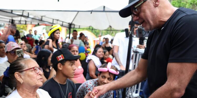 Jorge Rodríguez supervisa atención integral a familias afectadas por sismo en el campamento de Los Caracas