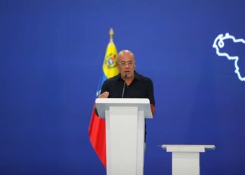 Jorge Rodríguez asegura que la meta es que escuelas que funcionan como campamentos transitorios deben estar vaciadas entre septiembre y octubre para el comienzo de clases