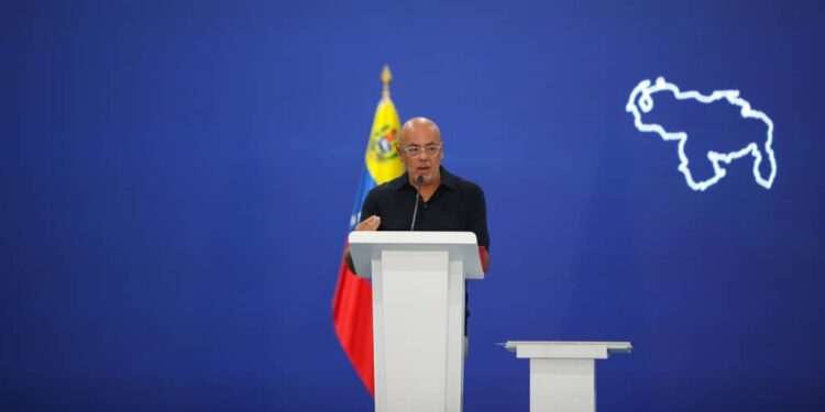 Jorge Rodríguez asegura que la meta es que escuelas que funcionan como campamentos transitorios deben estar vaciadas entre septiembre y octubre para el comienzo de clases