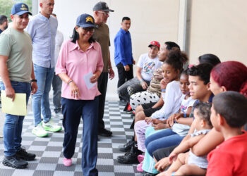 Presidenta Delcy Rodríguez supervisa campamento transitorio en el Poliedro de Caracas