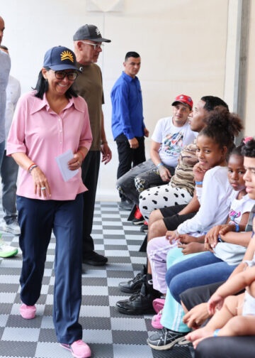 Presidenta Delcy Rodríguez supervisa campamento transitorio en el Poliedro de Caracas