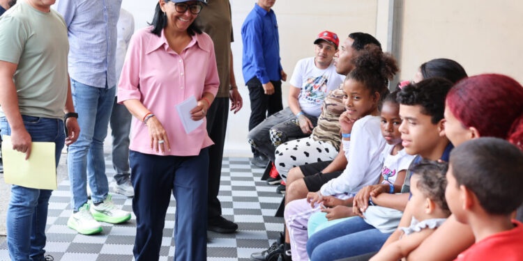 Presidenta Delcy Rodríguez supervisa campamento transitorio en el Poliedro de Caracas 1 Presidenta Delcy Rodríguez supervisa campamento transitorio en el Poliedro de Caracas