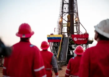 Producción petrolera venezolana alcanza su nivel más alto en más de 7 años al superar 1,23 millones de barriles diarios